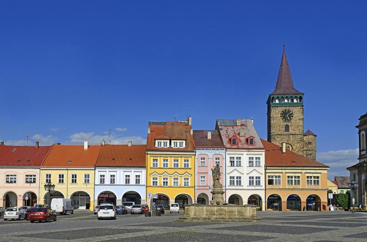 soukromý pokoj s vlastní kuchyní a koupelnou Jičín Exterior foto