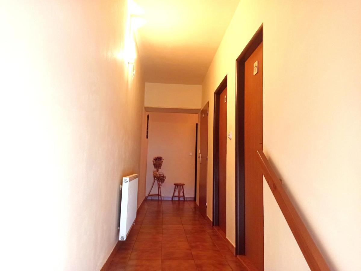 soukromý pokoj s vlastní kuchyní a koupelnou Jičín Exterior foto